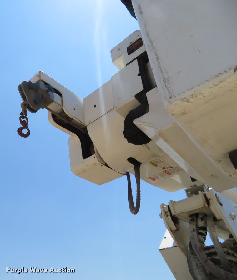 image for item FV9010 2011 International DuraStar 4300 bucket truck