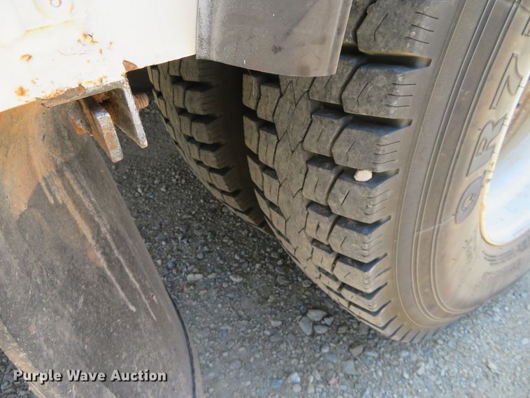 image for item FV9010 2011 International DuraStar 4300 bucket truck