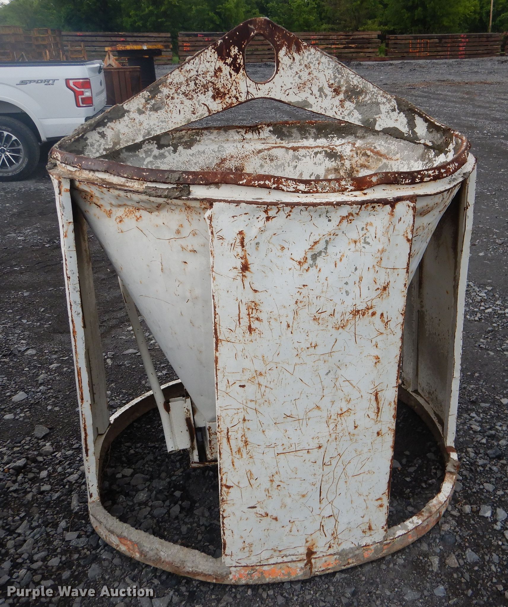 (4) round concrete buckets in Muskogee, OK Item DF2142 sold Purple Wave