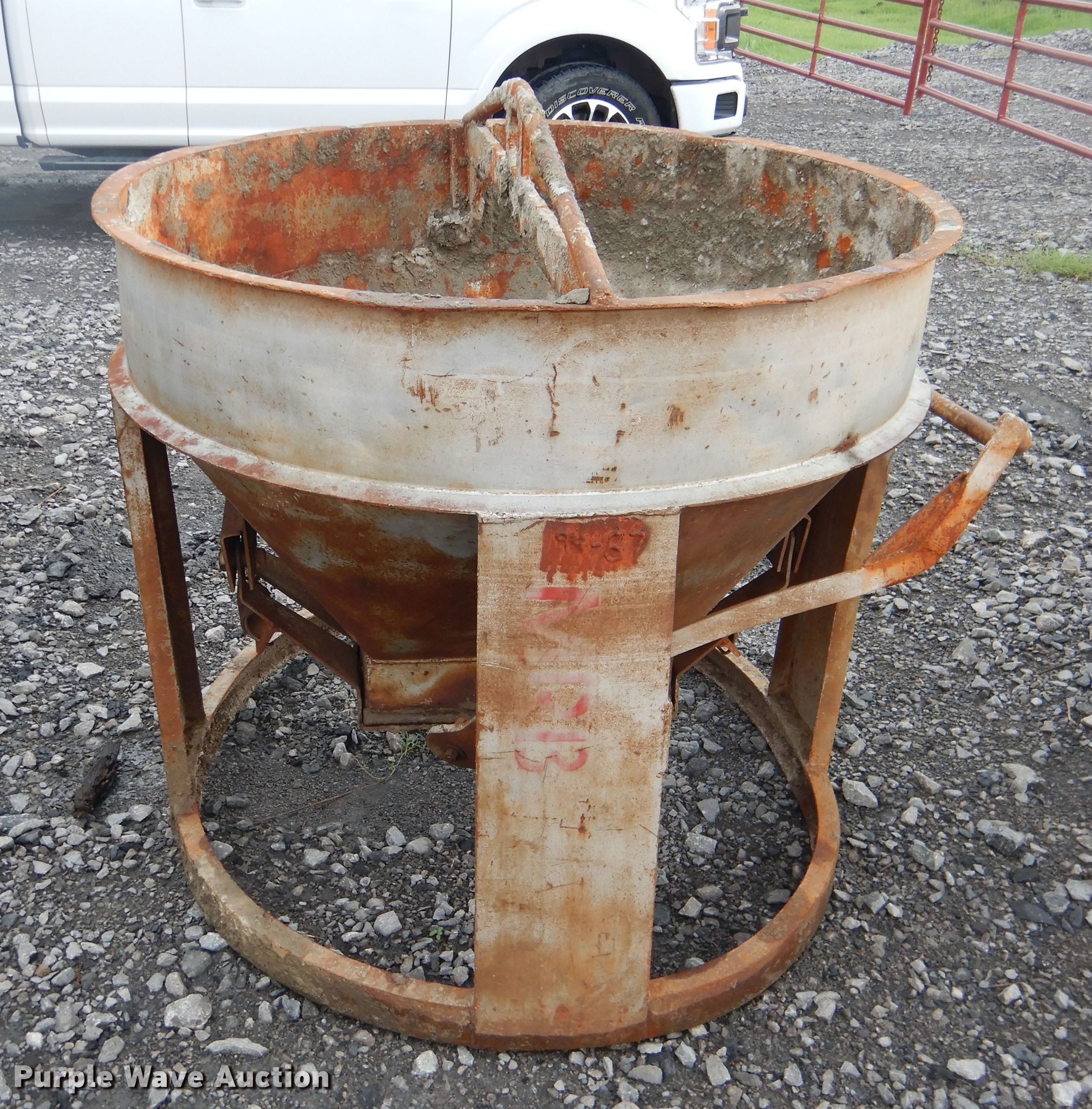 (4) round concrete buckets in Muskogee, OK Item DF2145 sold Purple Wave