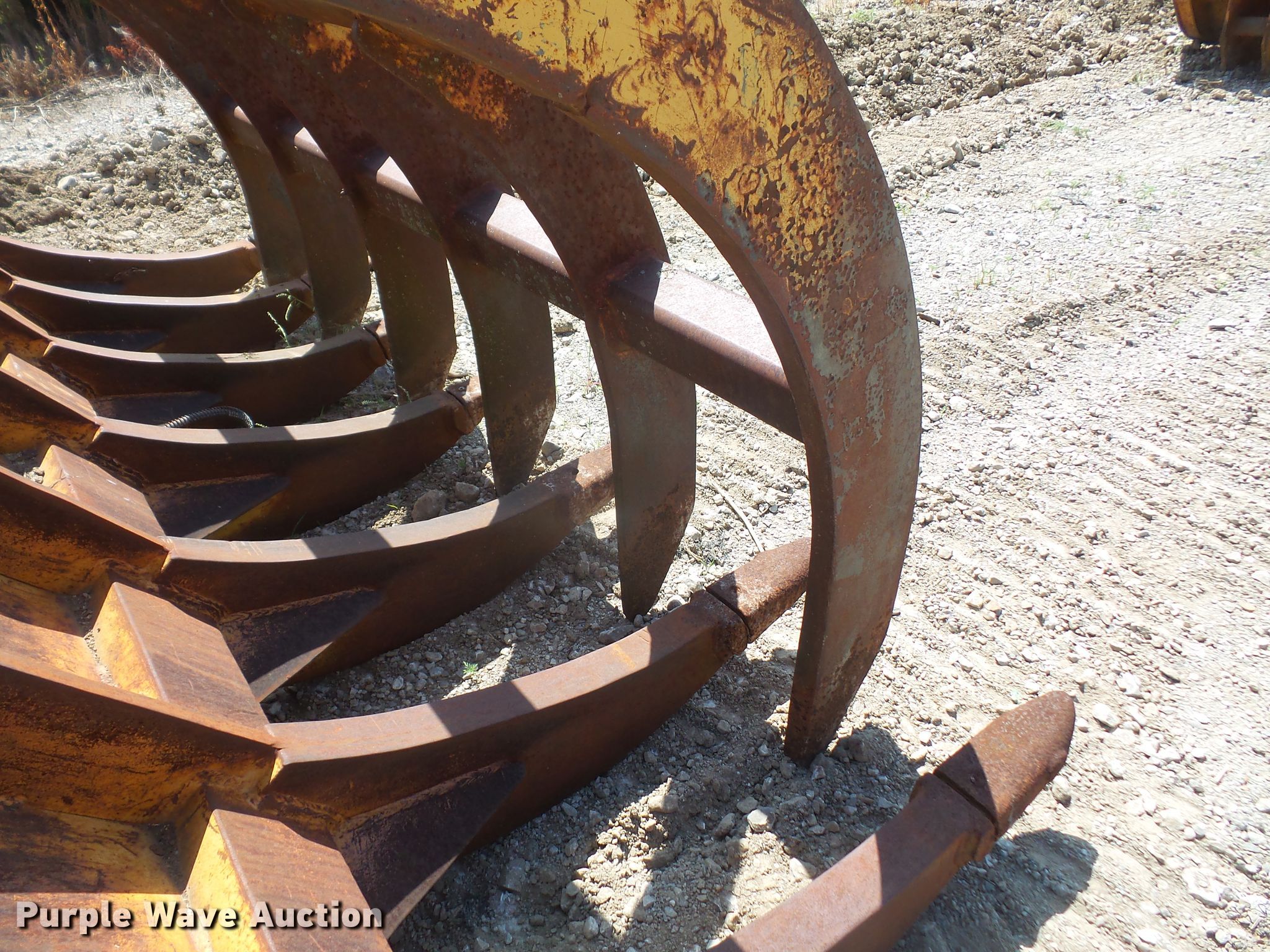 Pemberton grapple bucket in Shawnee, KS Item FJ9165 sold Purple Wave