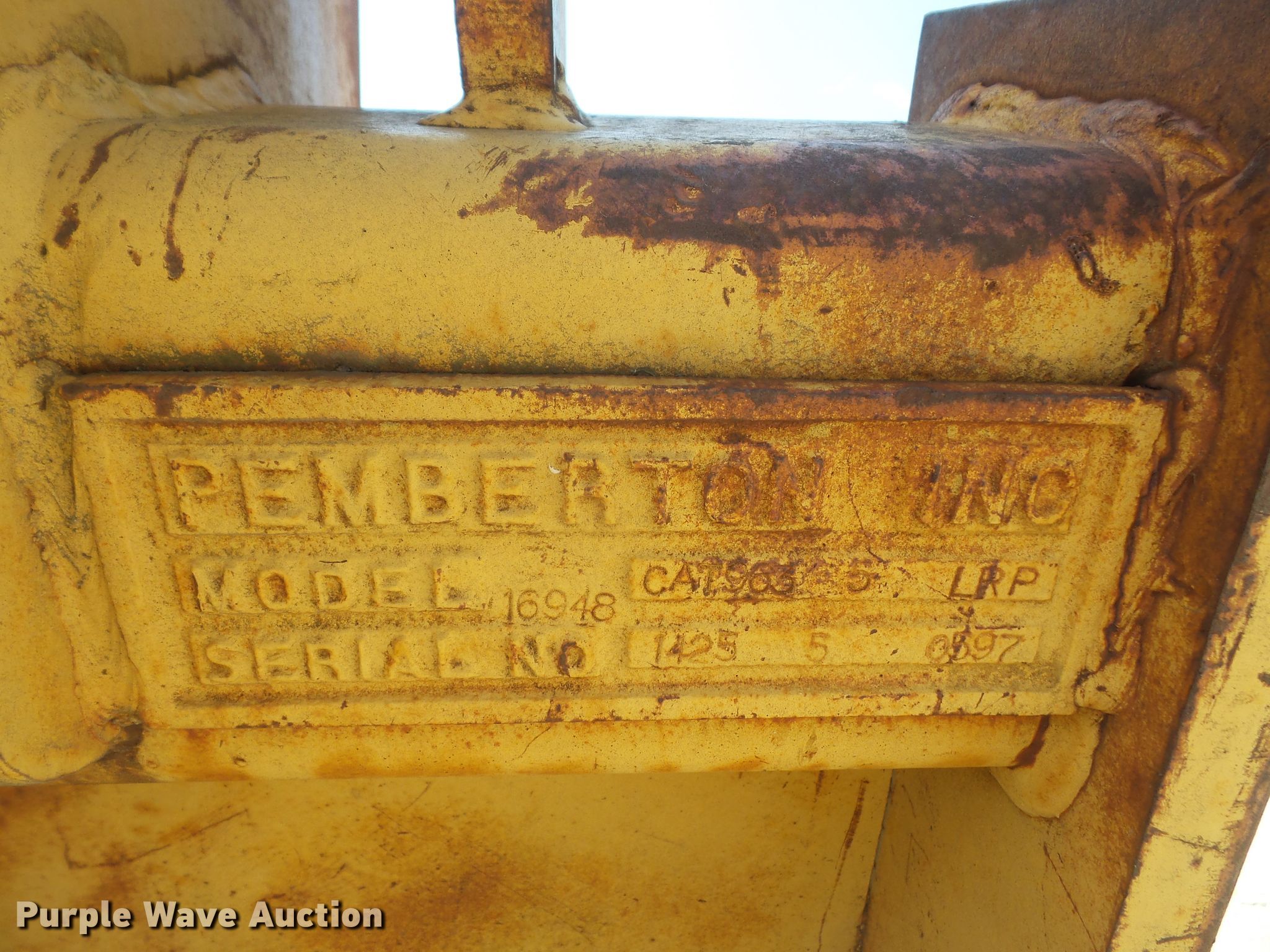 Pemberton grapple bucket in Shawnee, KS Item FJ9165 sold Purple Wave