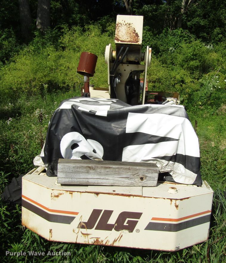 image for item EU9717 2000 JLG 404 boom lift