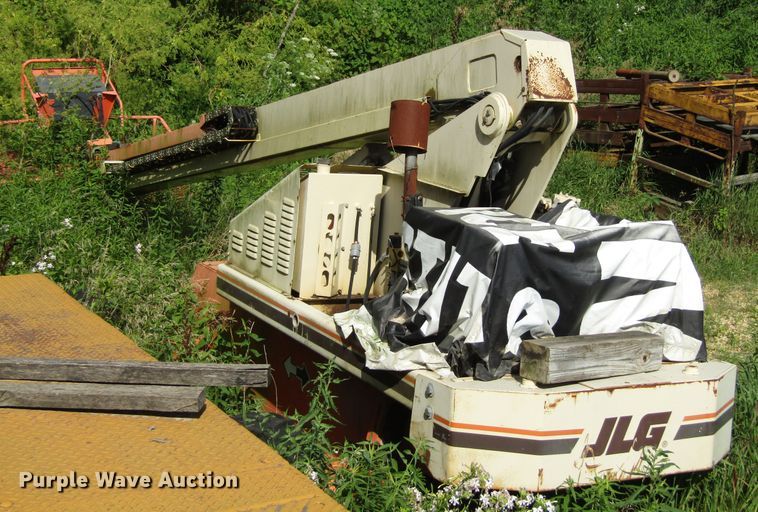 image for item EU9717 2000 JLG 404 boom lift