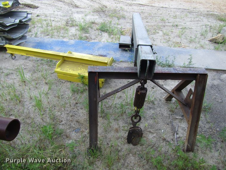 Forklift jibs/booms in Clinton, IA Item EU9721 sold Purple Wave