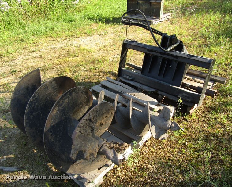 Lowe 200 post hole auger in Clinton, IA Item EU9723 sold Purple Wave