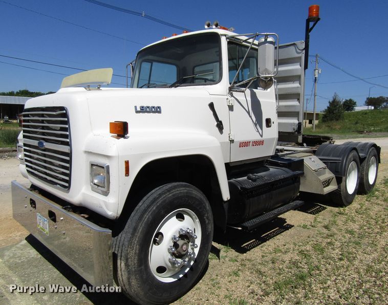 image for item EU9730 1997 Ford L9000 semi truck