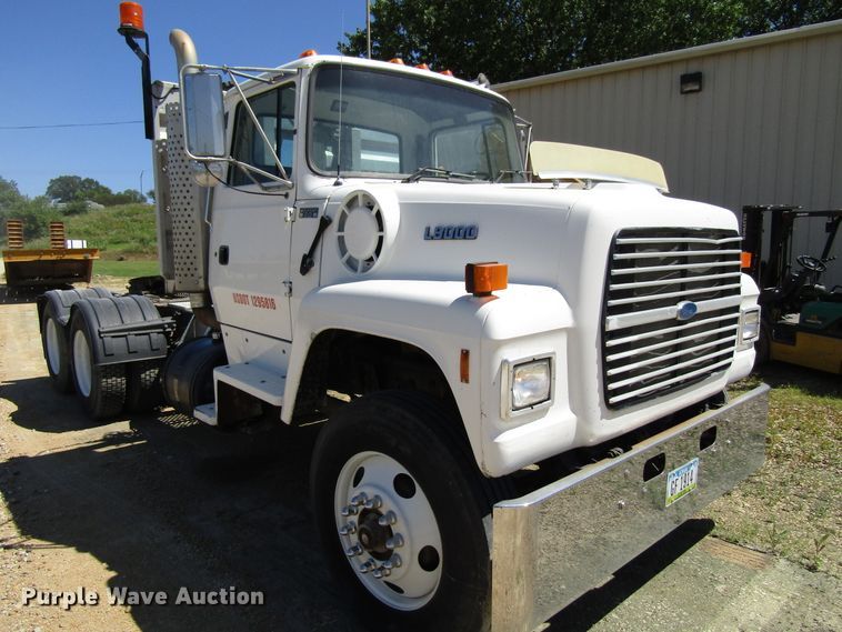 image for item EU9730 1997 Ford L9000 semi truck