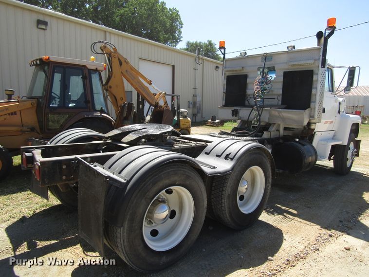 image for item EU9730 1997 Ford L9000 semi truck
