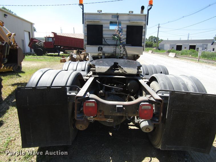 image for item EU9730 1997 Ford L9000 semi truck