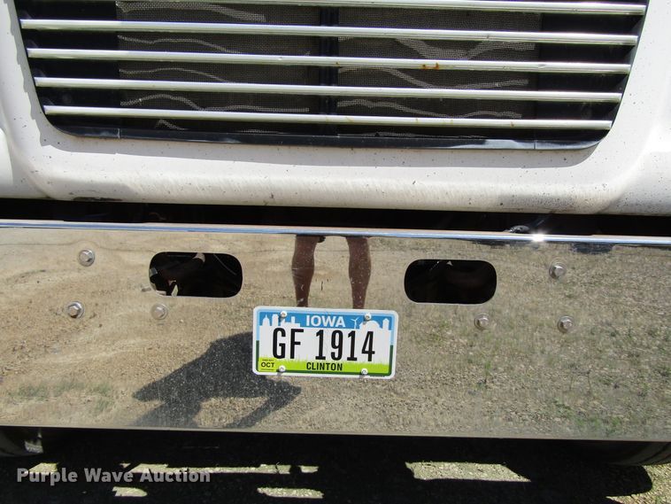 image for item EU9730 1997 Ford L9000 semi truck