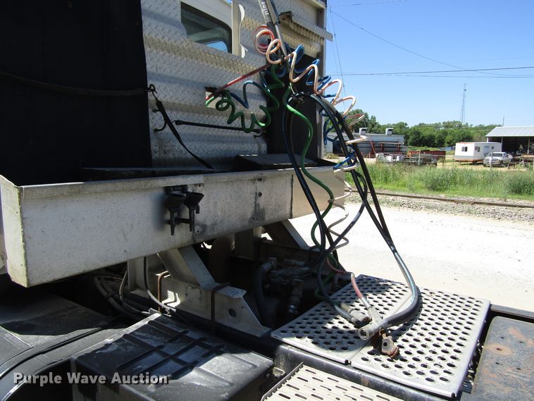 image for item EU9730 1997 Ford L9000 semi truck