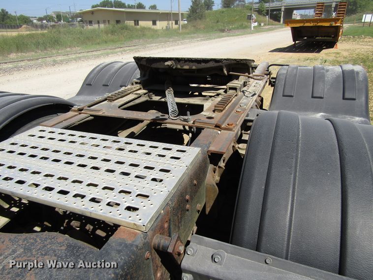 image for item EU9730 1997 Ford L9000 semi truck