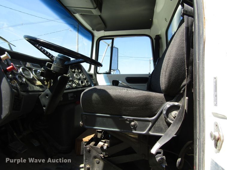 image for item EU9730 1997 Ford L9000 semi truck