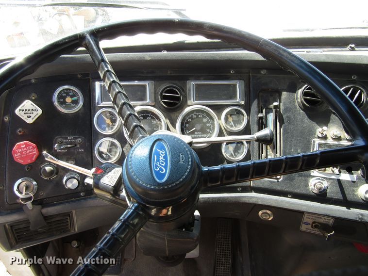 image for item EU9730 1997 Ford L9000 semi truck