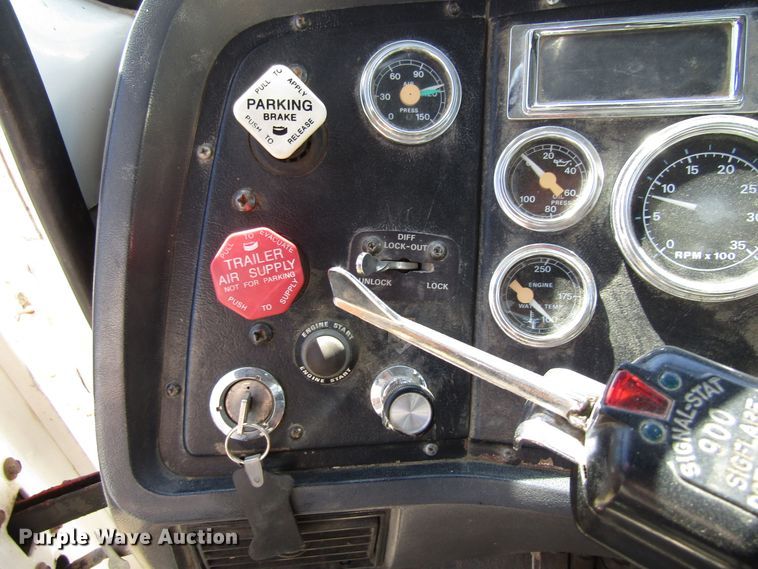 image for item EU9730 1997 Ford L9000 semi truck