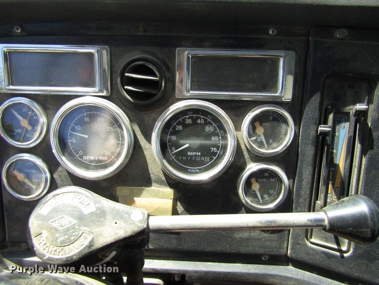 image for item EU9730 1997 Ford L9000 semi truck