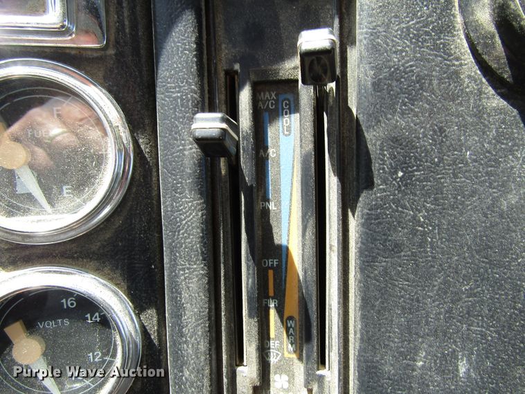 image for item EU9730 1997 Ford L9000 semi truck