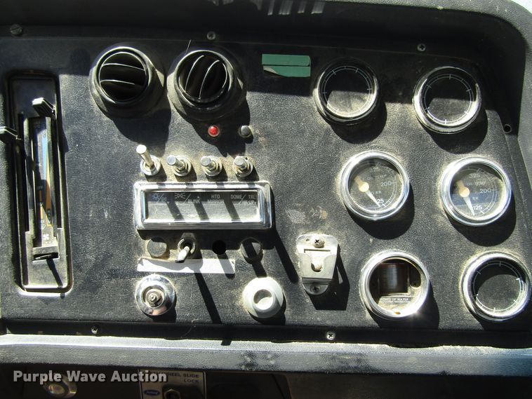 image for item EU9730 1997 Ford L9000 semi truck