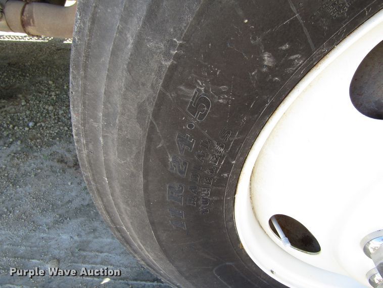 image for item EU9730 1997 Ford L9000 semi truck