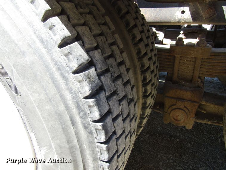 image for item EU9730 1997 Ford L9000 semi truck