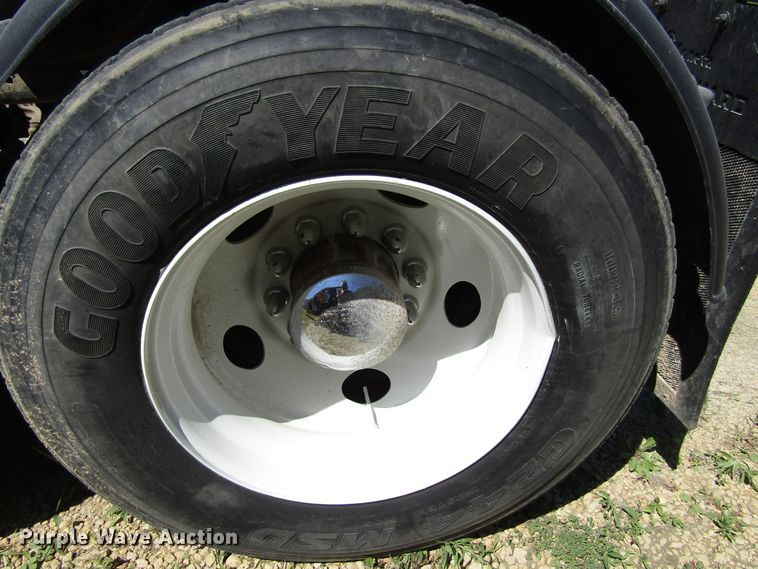 image for item EU9730 1997 Ford L9000 semi truck