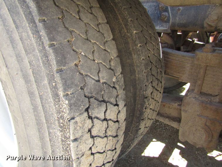 image for item EU9730 1997 Ford L9000 semi truck