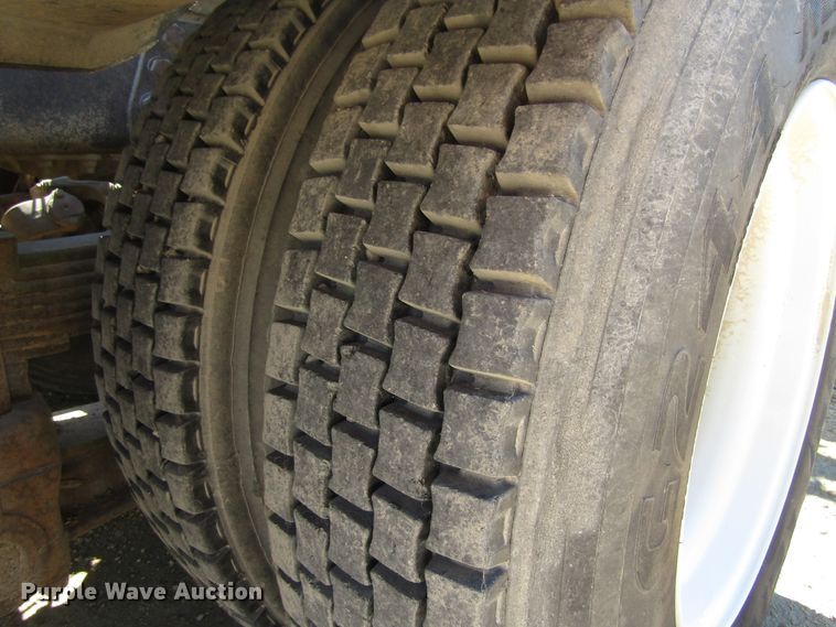 image for item EU9730 1997 Ford L9000 semi truck