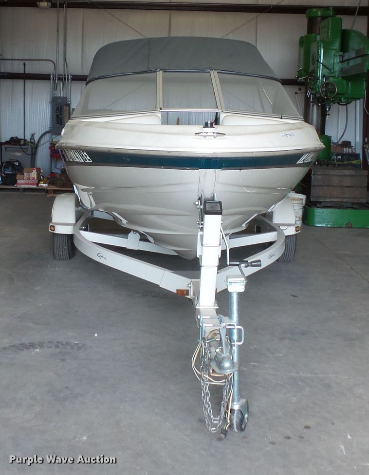 image for item FM9620 2000 Bayliner Capri boat