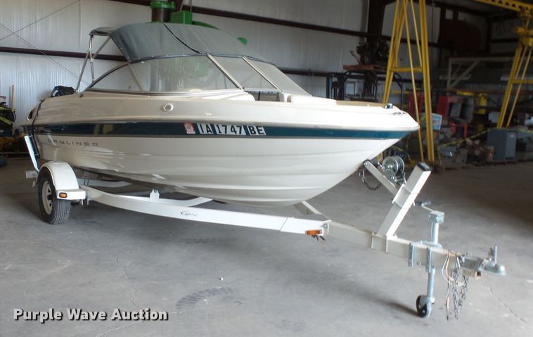image for item FM9620 2000 Bayliner Capri boat