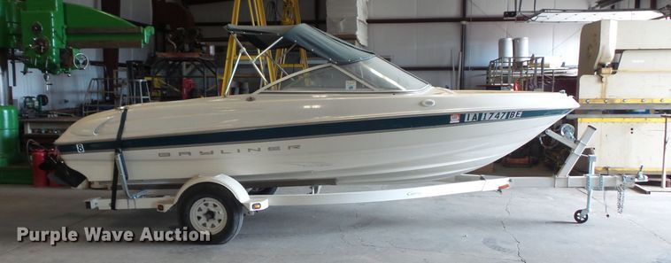 image for item FM9620 2000 Bayliner Capri boat