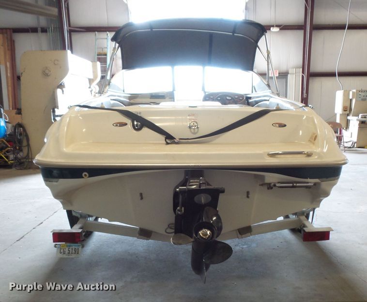 image for item FM9620 2000 Bayliner Capri boat