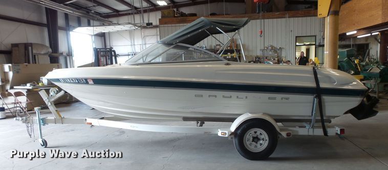 image for item FM9620 2000 Bayliner Capri boat