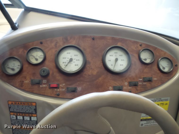 image for item FM9620 2000 Bayliner Capri boat