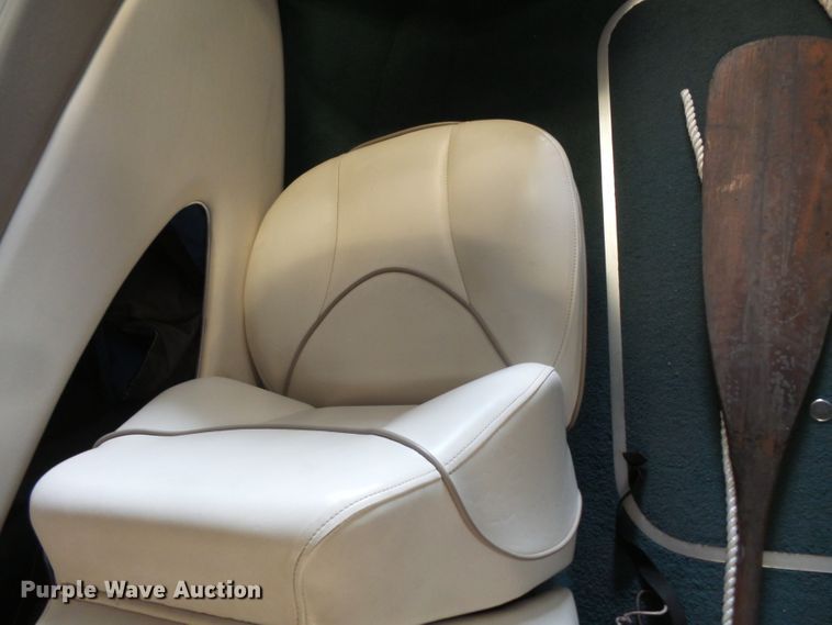 image for item FM9620 2000 Bayliner Capri boat