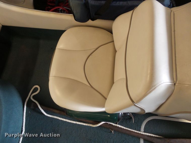 image for item FM9620 2000 Bayliner Capri boat