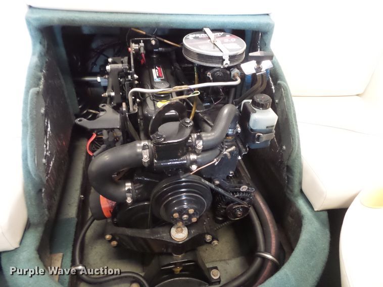 image for item FM9620 2000 Bayliner Capri boat