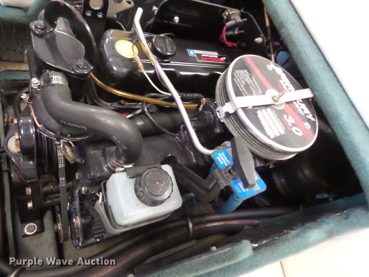 image for item FM9620 2000 Bayliner Capri boat