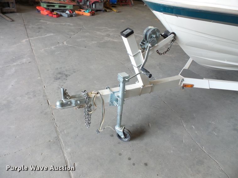 image for item FM9620 2000 Bayliner Capri boat