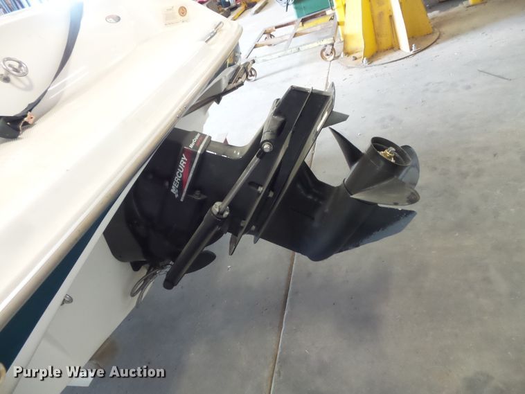 image for item FM9620 2000 Bayliner Capri boat