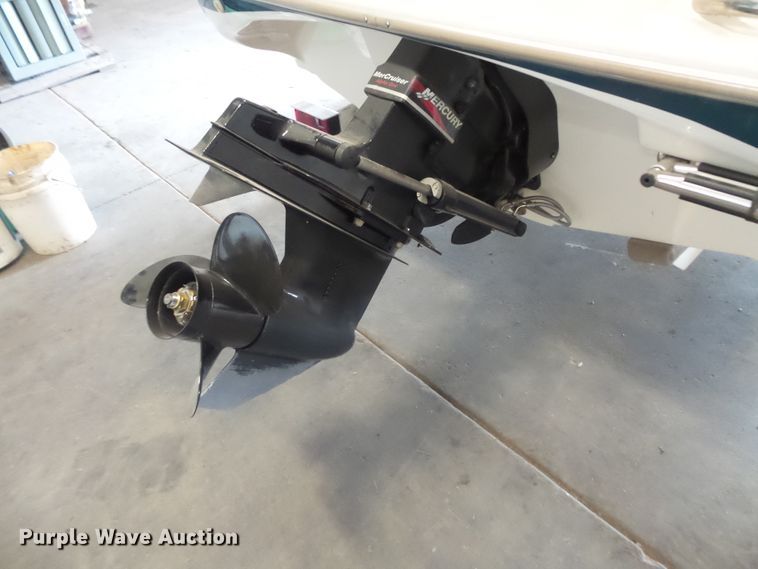 image for item FM9620 2000 Bayliner Capri boat