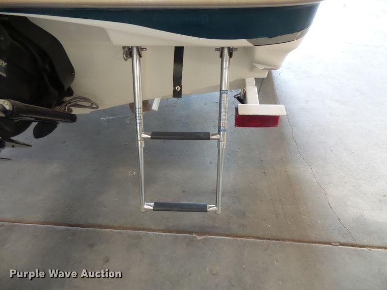 image for item FM9620 2000 Bayliner Capri boat