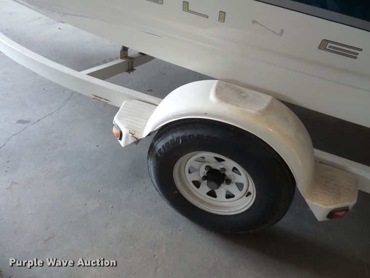 image for item FM9620 2000 Bayliner Capri boat