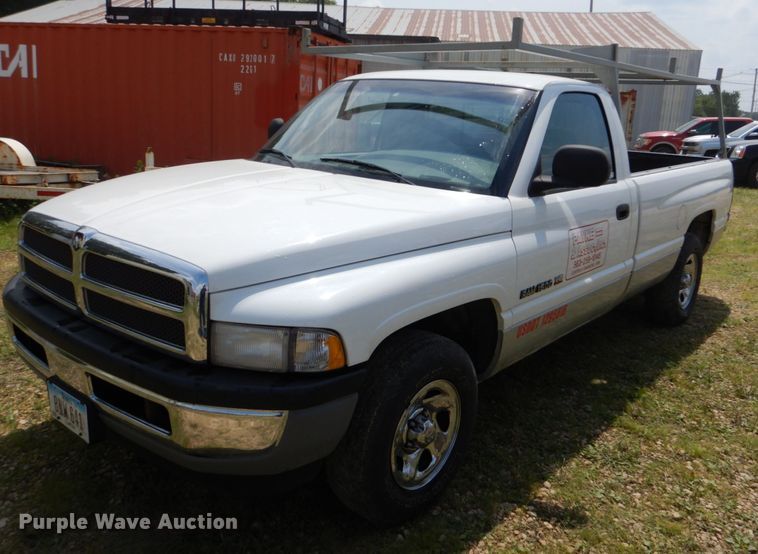 image for item FT9315 2001 Dodge Ram 1500 pickup truck