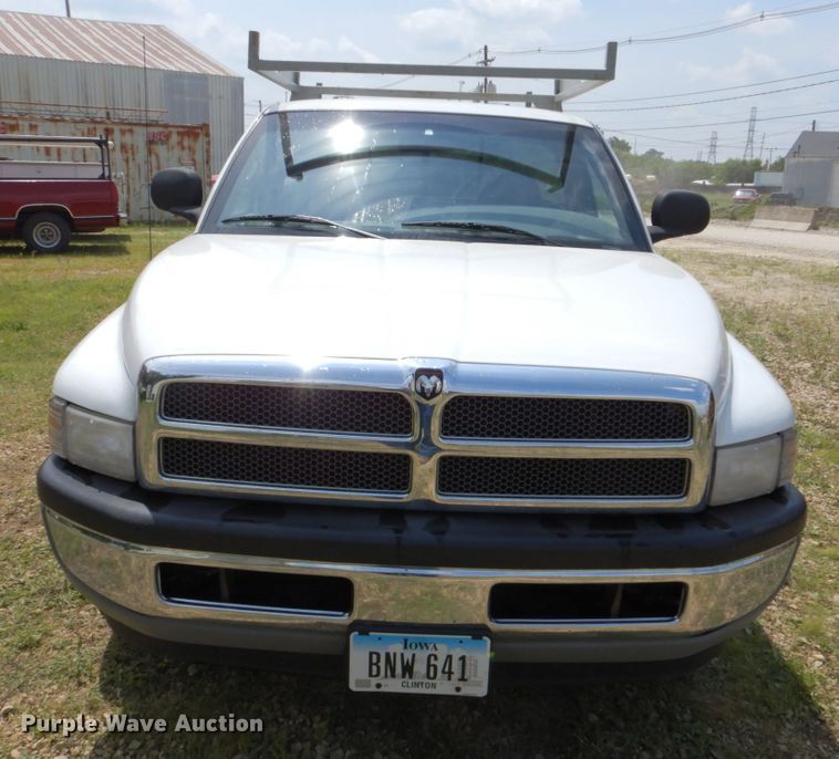 image for item FT9315 2001 Dodge Ram 1500 pickup truck