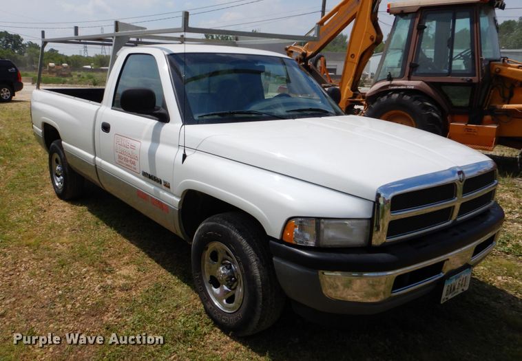 image for item FT9315 2001 Dodge Ram 1500 pickup truck