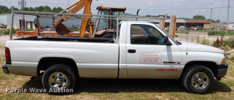 image for item FT9315 2001 Dodge Ram 1500 pickup truck