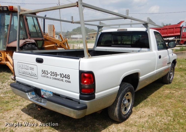 image for item FT9315 2001 Dodge Ram 1500 pickup truck