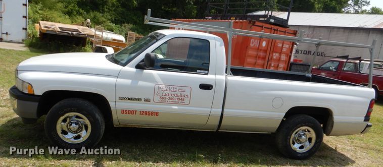 image for item FT9315 2001 Dodge Ram 1500 pickup truck