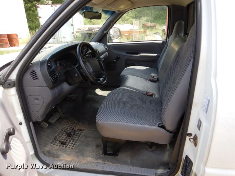 image for item FT9315 2001 Dodge Ram 1500 pickup truck